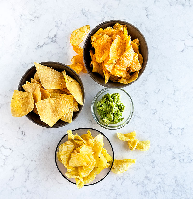 Nachos with a guacamole dip