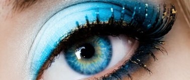 img title closeup of an eye with makeup