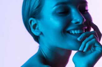 sustainable-beauty-trends-minimal-makeup